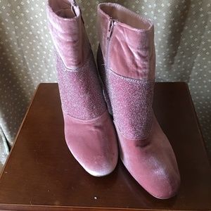 YOKI PINK VELVET BOOTIE. SPARKLE AND FUN.